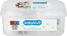 Mitrās salvetes kastītē.